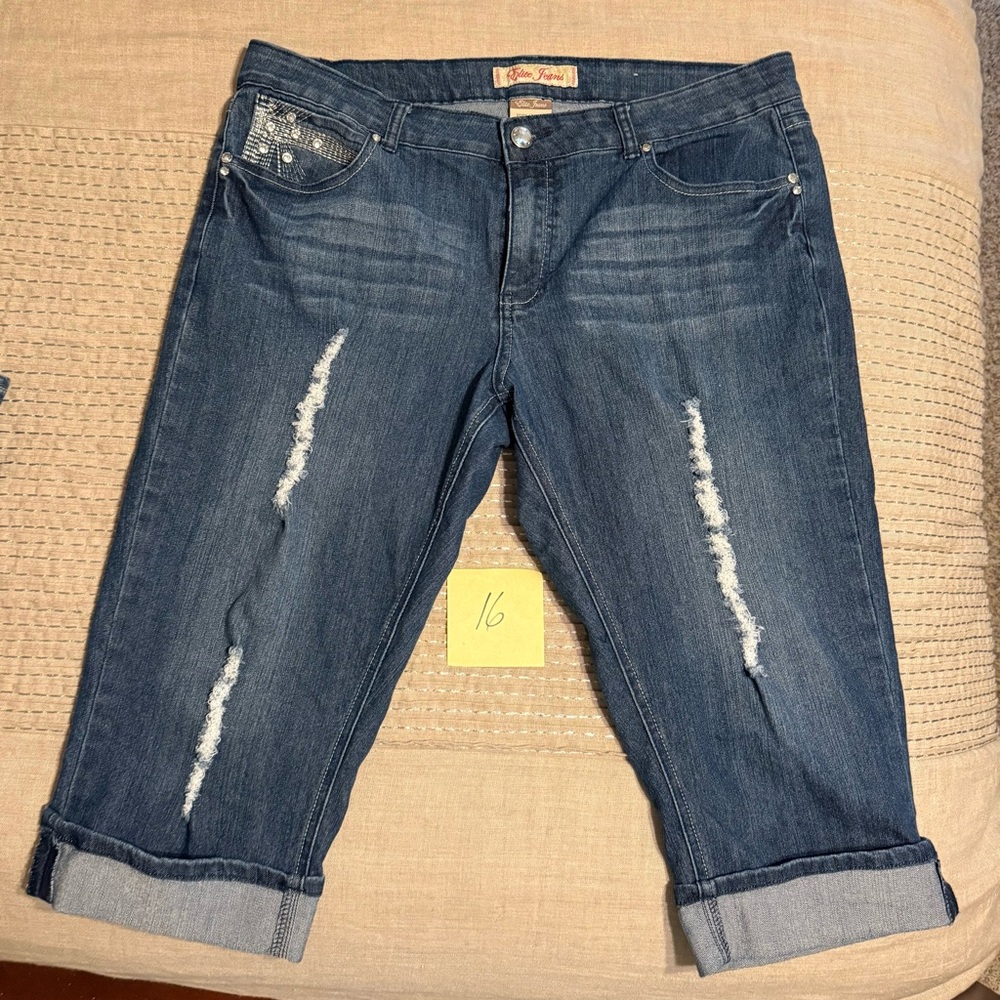 Women’s Clothing Bundle Size 16, Shorts, Capris,Berm, Jeans, Jeggings, $35 for 8
